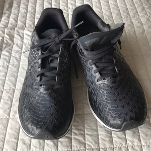 New Balance ladies black sneakers